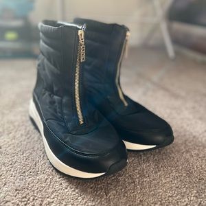 BRAND NEW AND NEVER WORN DKNY BOOTS!